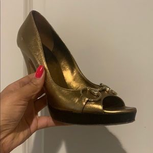 Gucci open toed pumps with classic Gucci emblem